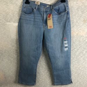 NWT Size 14W32 Levi’s Sculpt Capris Mid Rise Jeans